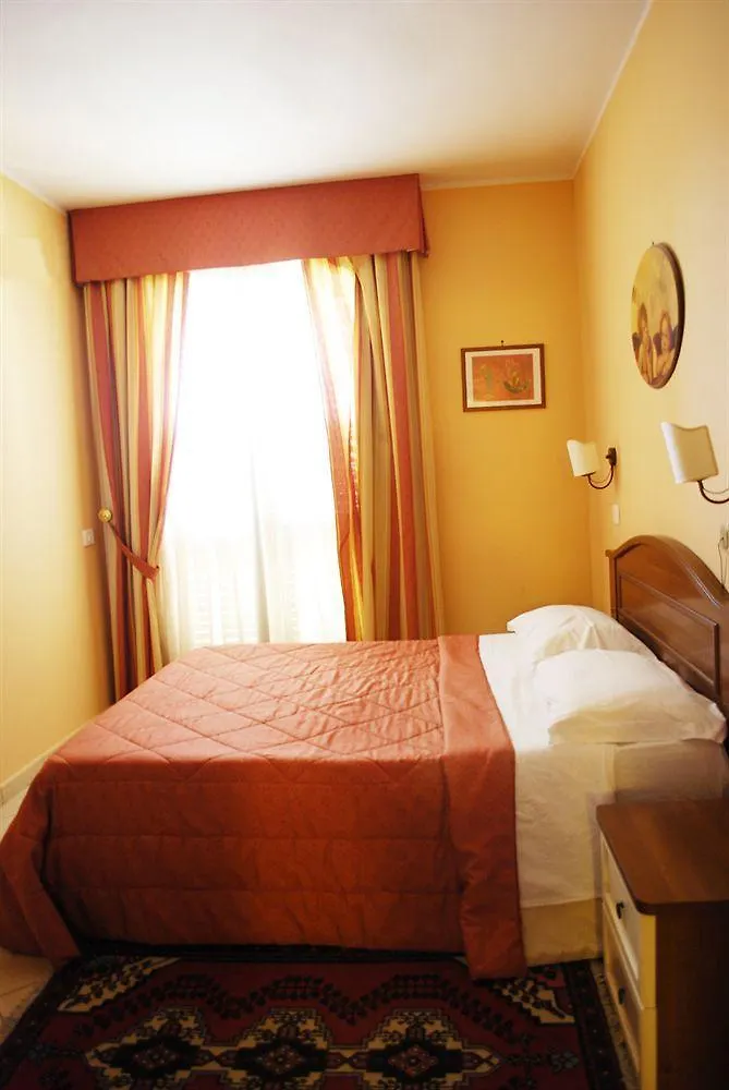 מזרה דל ואלו Greta Rooms Hotel איטליה